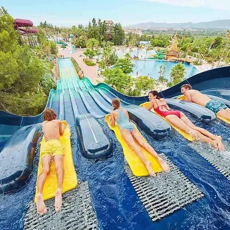 Apartment Swimming Pool, Great Location, Family Friendly, Free Parking *