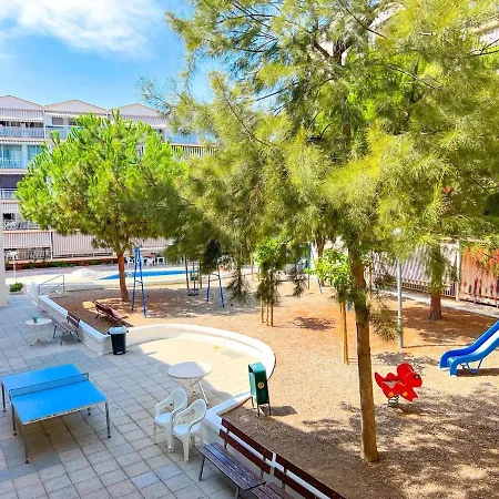 Swimming Pool, Great Location, Family Friendly, Free Parking Apartment